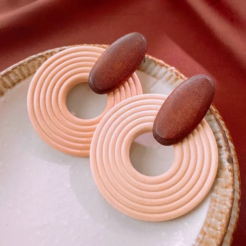 Cross-border silver needle circular wooden earrings, Bohemian retro earrings, exaggerated and niche design sense earrings wholesale for women