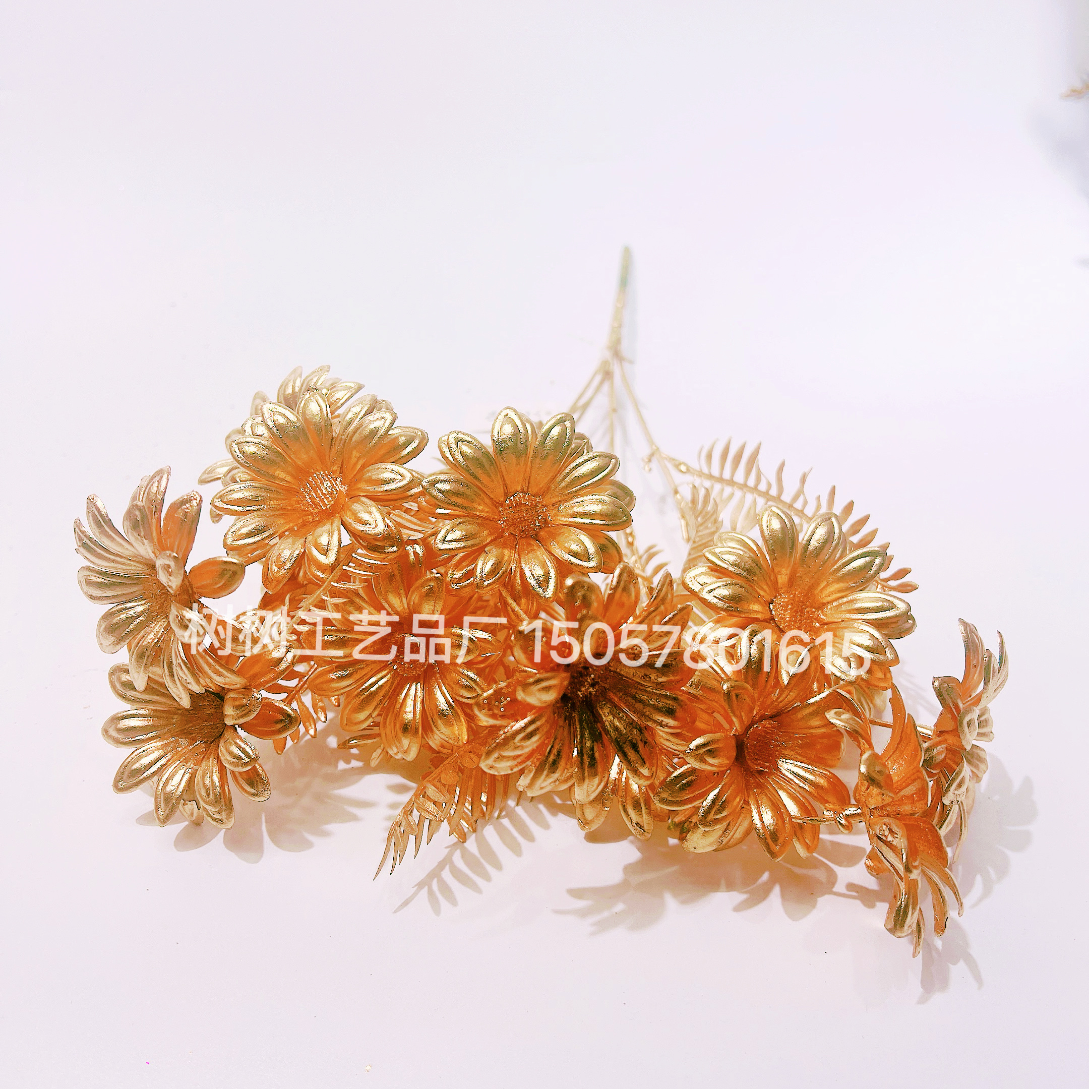 Golden sunflower artificial flowers, Christmas flowers, handmade flowers, home decoration accessories, Christmas flower accessories, gift accessories, festival gift accessories, pu bouquets, plastic flowers, artificial flowers, man-made flowers, plastic artificial flowers