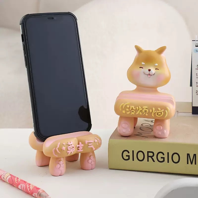 Small animal resin mobile phone stand Application Scenario