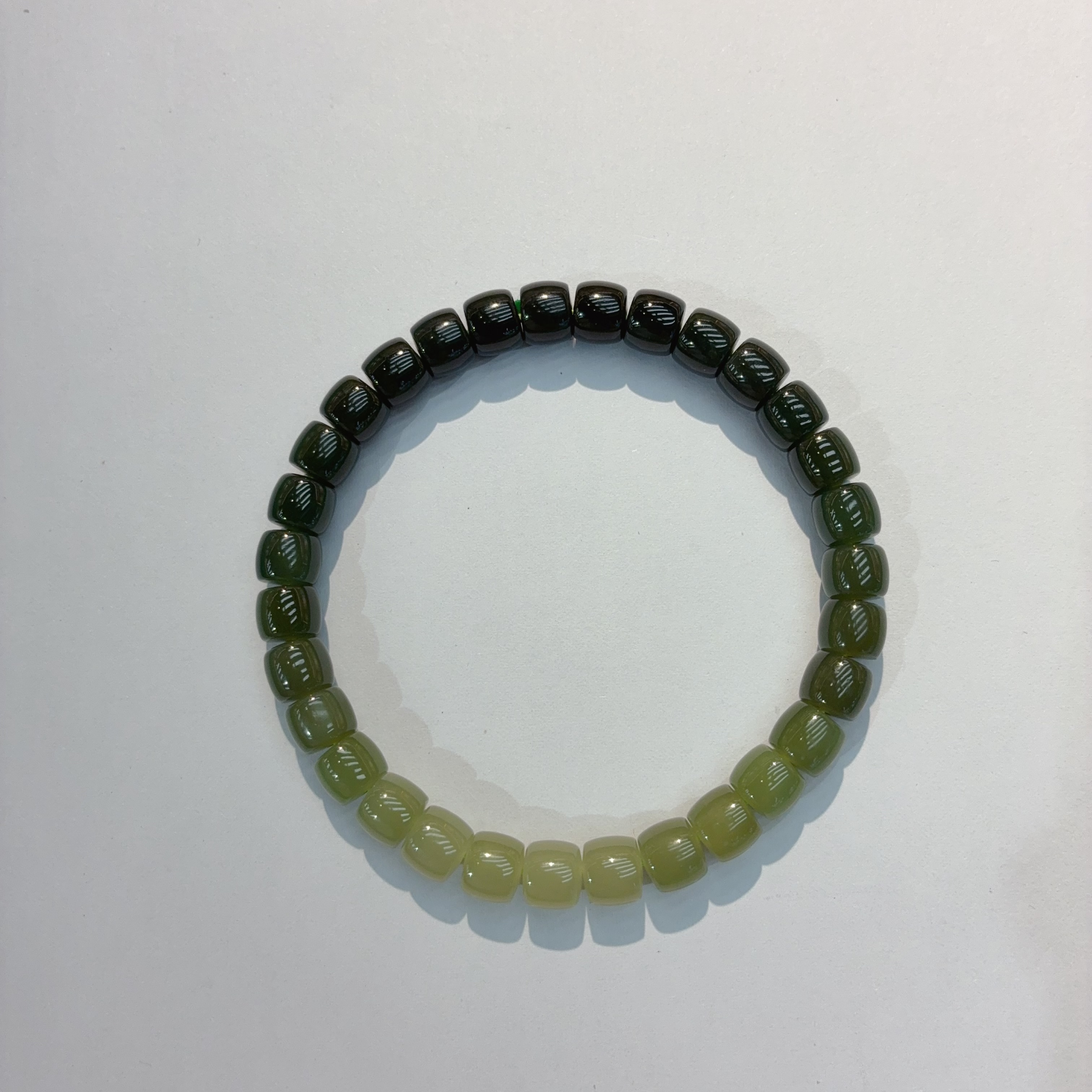 天然渐变和田玉手串，送朋友白底实物图