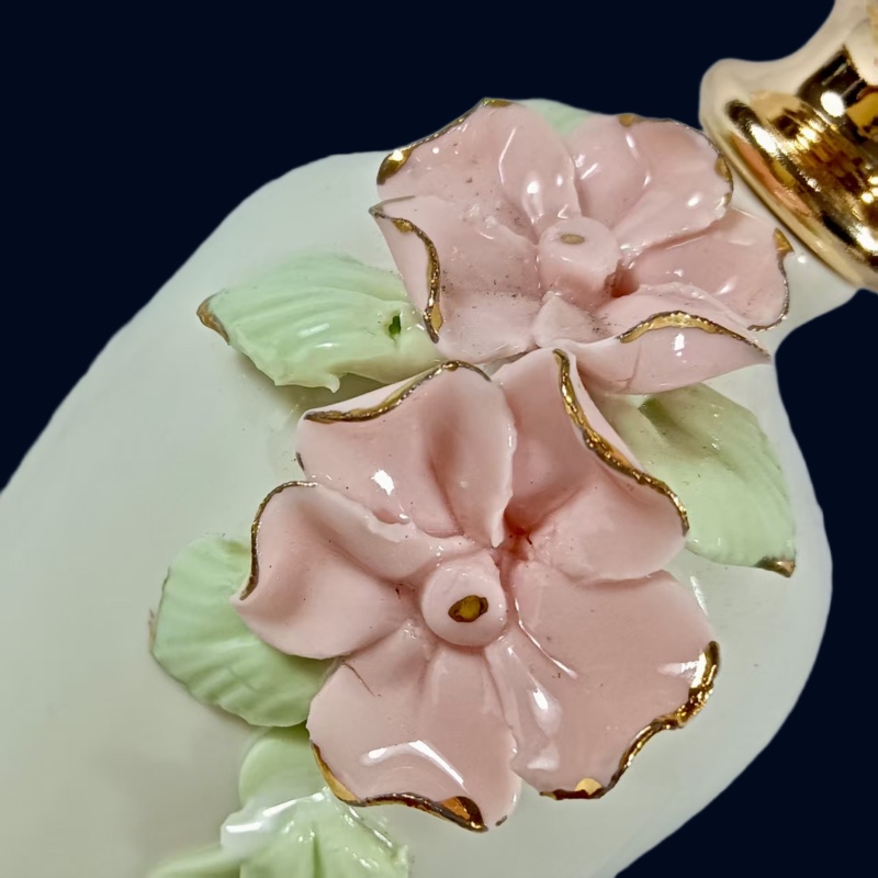 ويشار إلى ذلك الحديث بكلمات إسمنكية خفيفة مثل الشموع الخزفية الخزفية Specification image