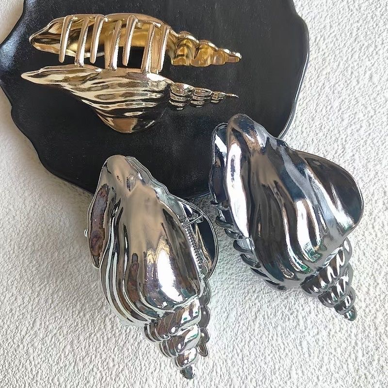 European and American exaggerated and niche conch alloy hair clips for women, new fashionable updo shark clips, stylish and chic hair clips and hair grips detail image 2