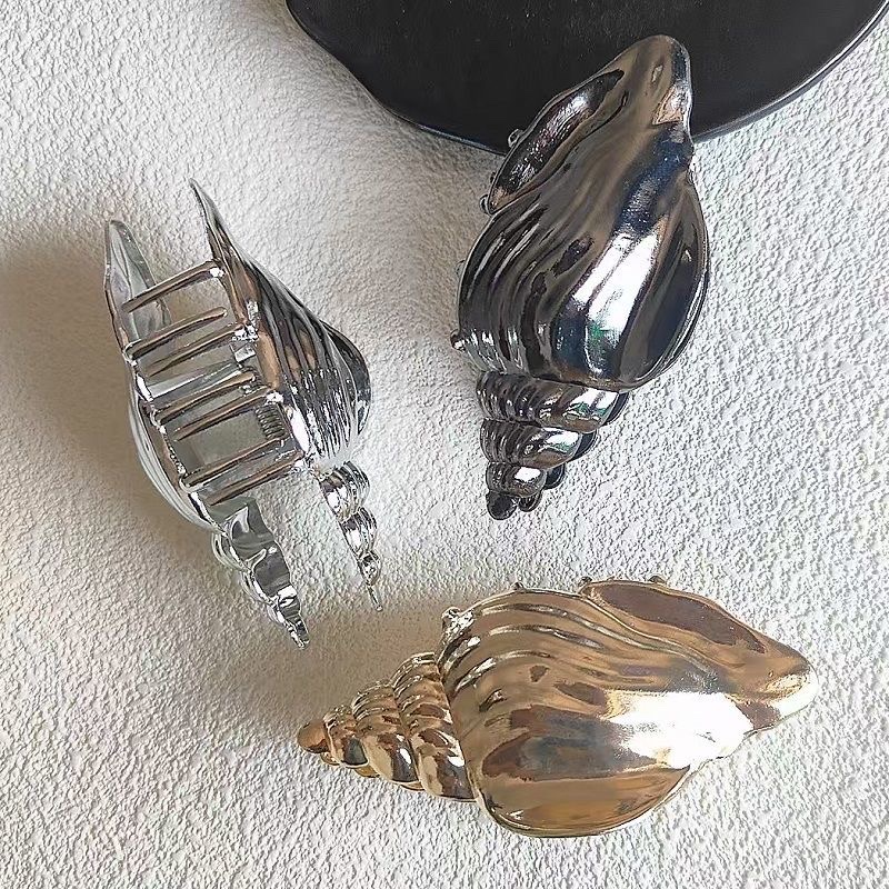 European and American exaggerated and niche conch alloy hair clips for women, new fashionable updo shark clips, stylish and chic hair clips and hair grips detail image 8
