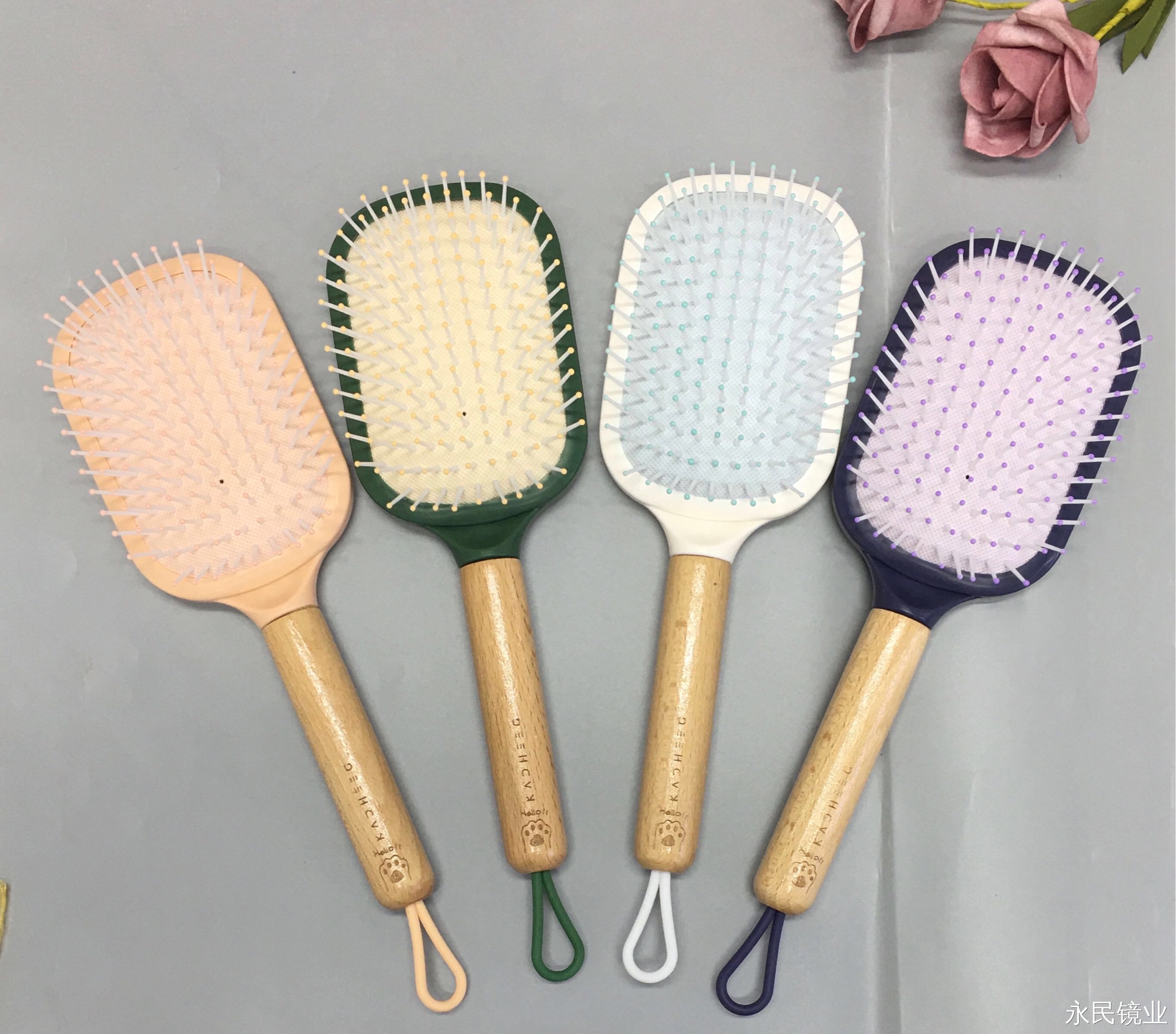 【 Yongmin Mirror Industry 】 The M86-02 wooden-handled hair comb features an exquisite design style that is comfortable and breathable detail image 2