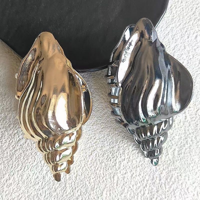 European and American exaggerated and niche conch alloy hair clips for women, new fashionable updo shark clips, stylish and chic hair clips and hair grips detail image 3