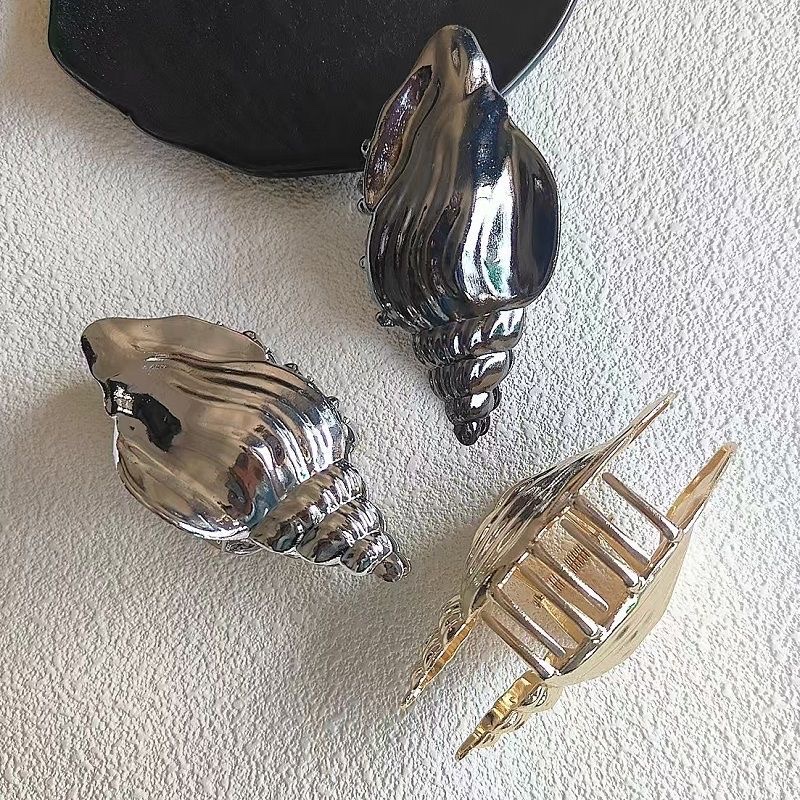 European and American exaggerated and niche conch alloy hair clips for women, new fashionable updo shark clips, stylish and chic hair clips and hair grips detail image 7
