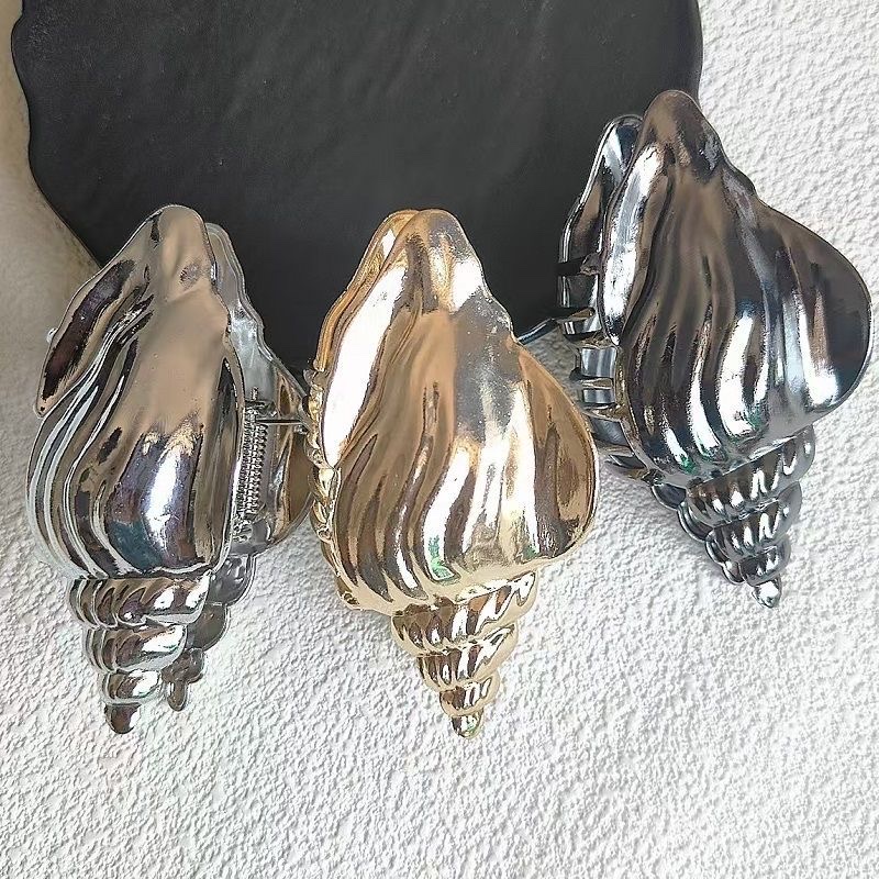 European and American exaggerated and niche conch alloy hair clips for women, new fashionable updo shark clips, stylish and chic hair clips and hair grips