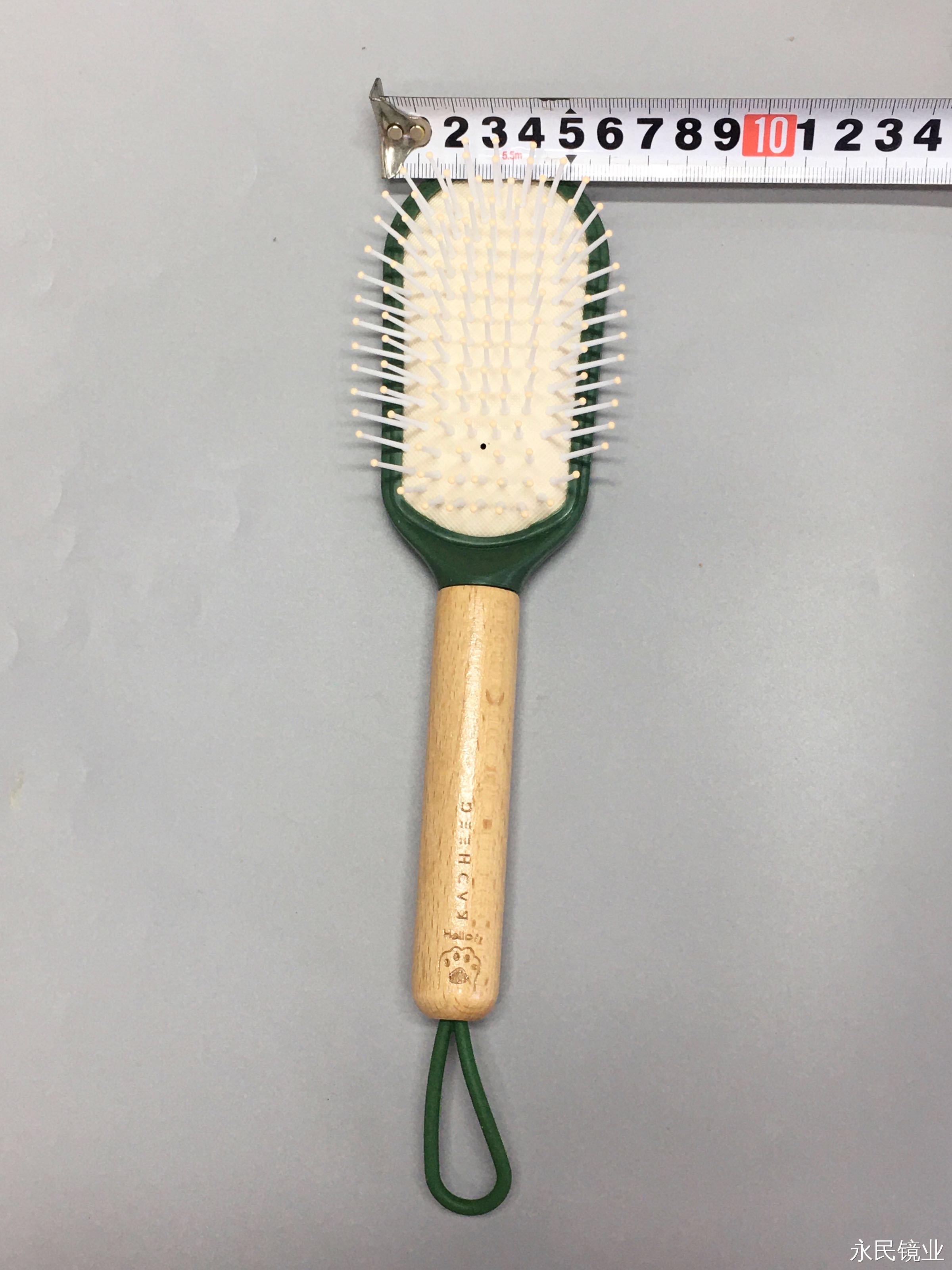 【 Yongmin Mirror Industry 】 Factory Direct Sales of 9585-02 Wooden handle airbag combs, wholesale for export, essential scalp care for student dormitories Application Scenario