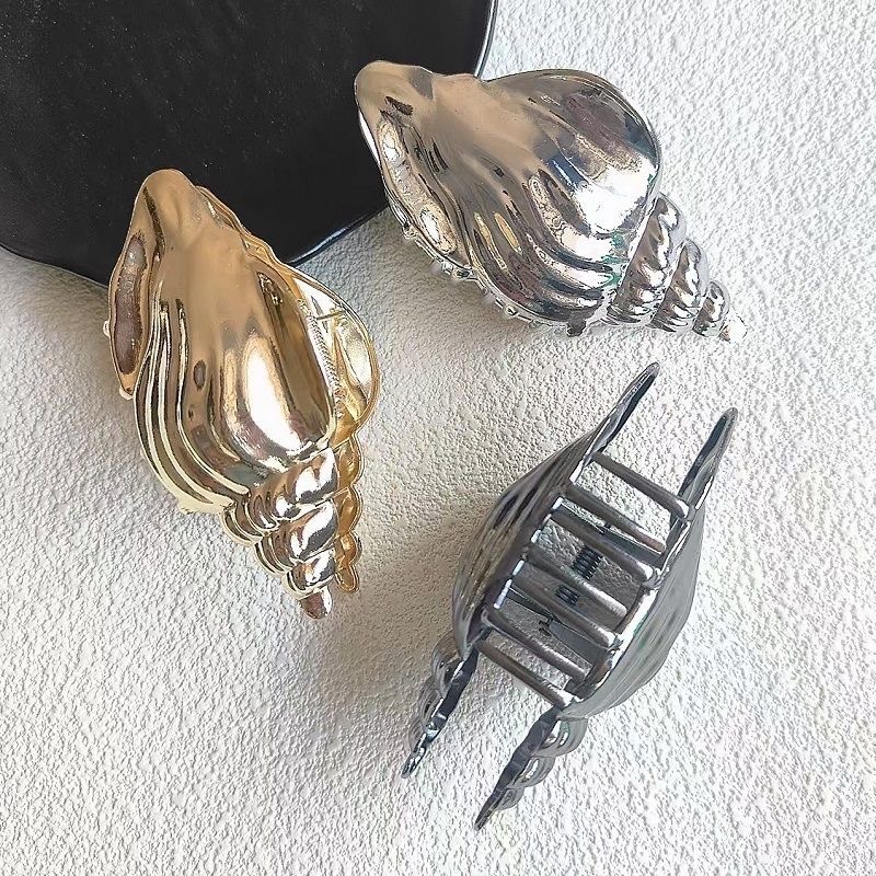 European and American exaggerated and niche conch alloy hair clips for women, new fashionable updo shark clips, stylish and chic hair clips and hair grips detail image 10