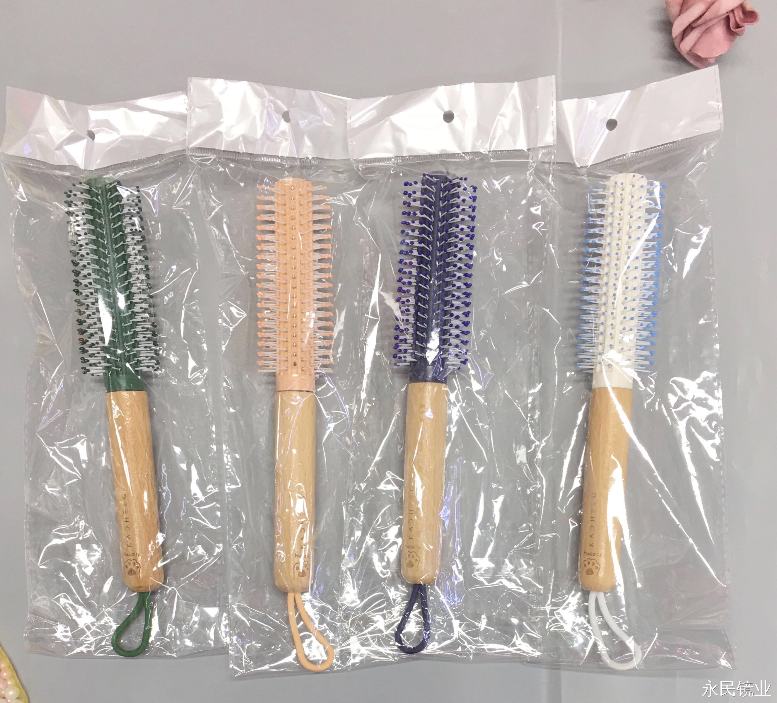 【 Yongmin Mirror Industry 】9511-02 Wooden handle curly Comb Massage Scalp Care Hair Comb, exquisite design, simple home style Specification image