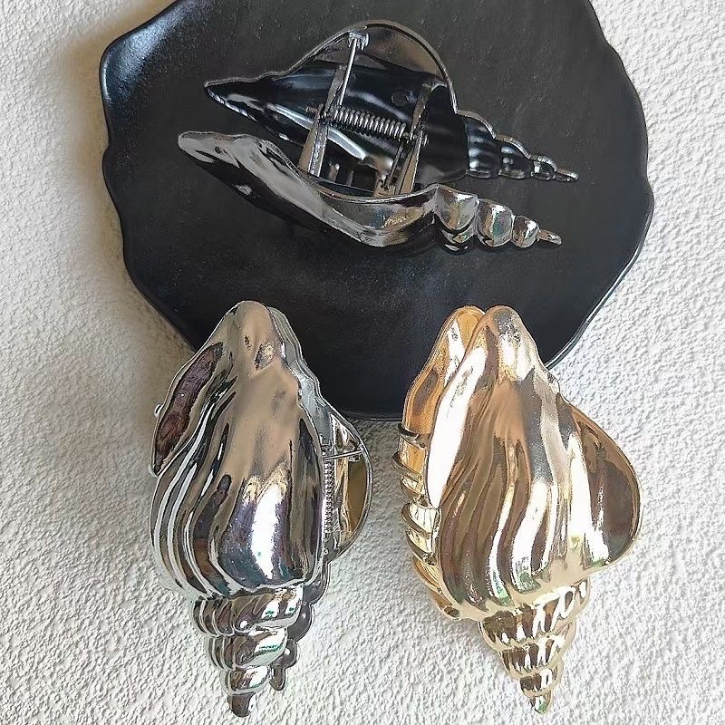 European and American exaggerated and niche conch alloy hair clips for women, new fashionable updo shark clips, stylish and chic hair clips and hair grips detail image 4