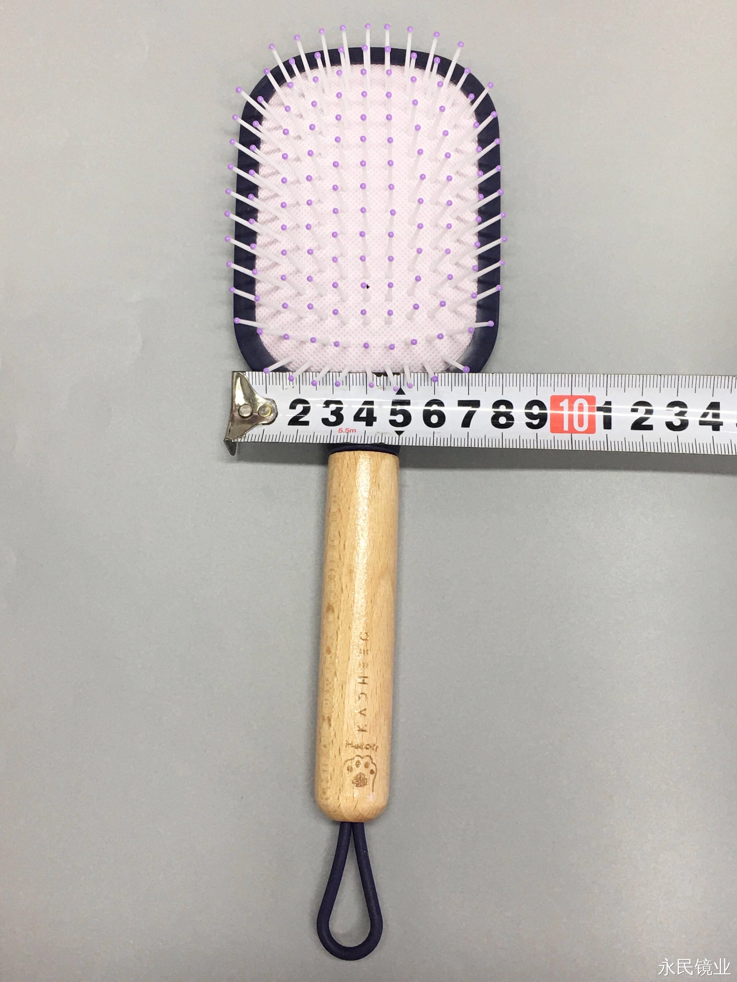 【 Yongmin Mirror Industry 】 The M86-02 wooden-handled hair comb features an exquisite design style that is comfortable and breathable detail image 3