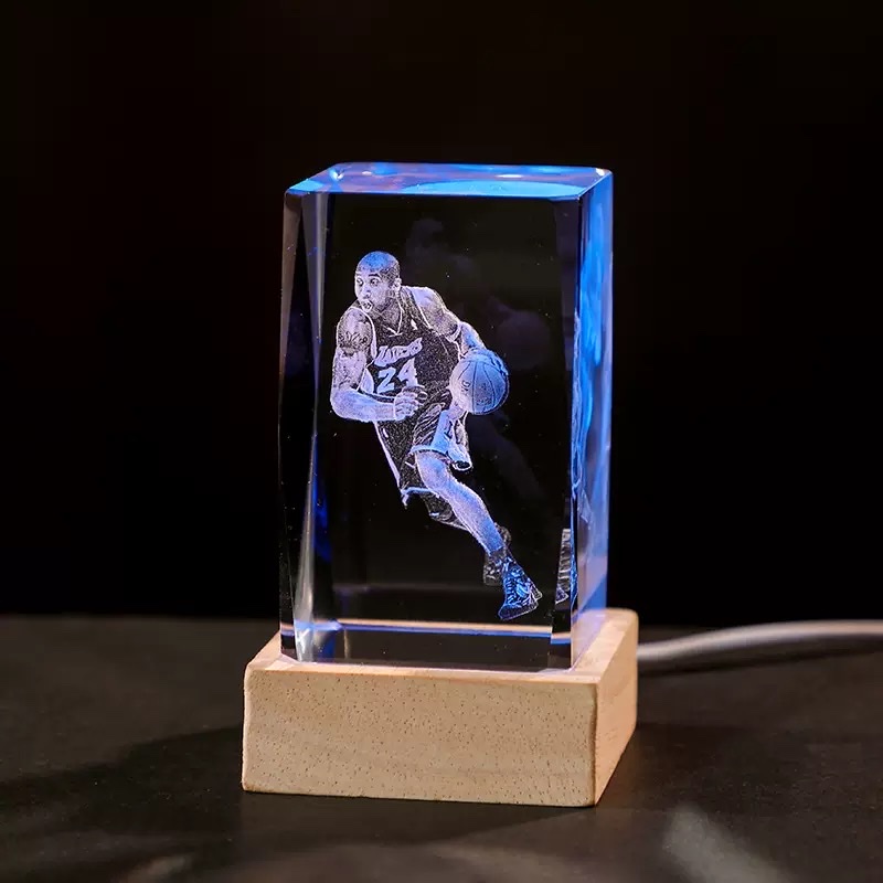 Wholesale of NBA star Kobe Bryant and lebron James figurines, crystal columns, engraved table decorations and award gifts from the manufacturer