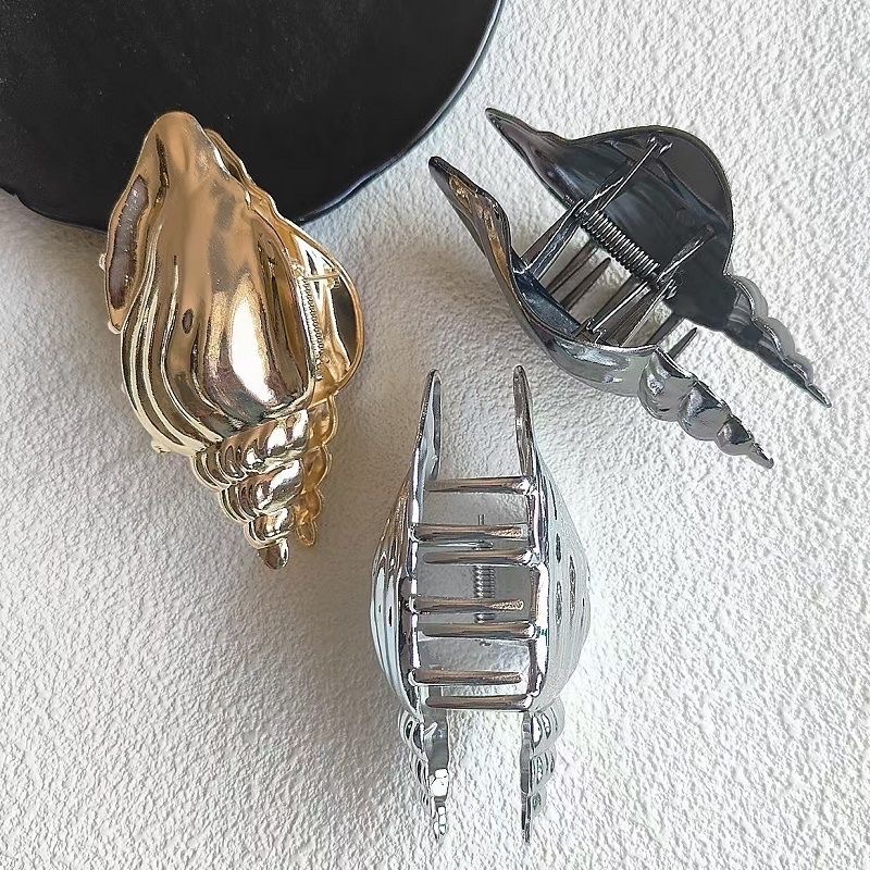 European and American exaggerated and niche conch alloy hair clips for women, new fashionable updo shark clips, stylish and chic hair clips and hair grips detail image 9