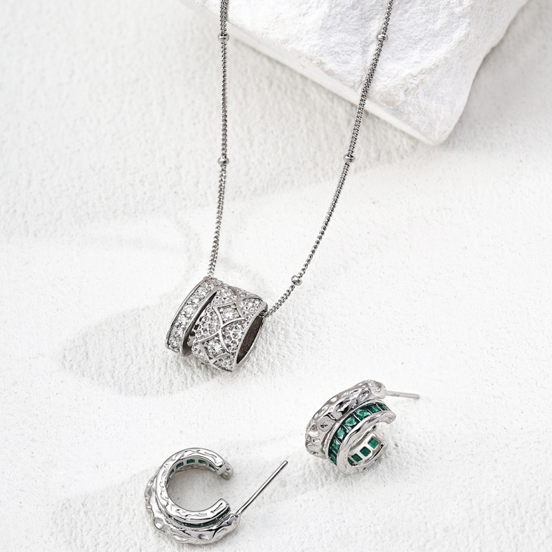 S925 Silver Zircon necklace, a high-end, light luxury and niche fashion chain Application Scenario