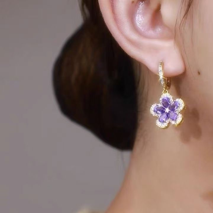 Silver needle super shiny purple flower ear buckles, a popular online hit, light luxury and niche design style earrings, a new trend in 2025 detail image 5