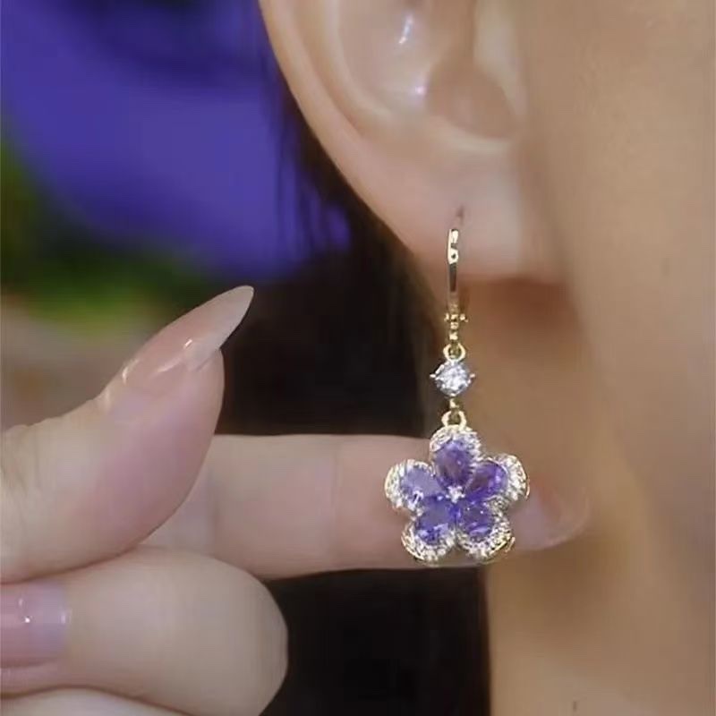 Silver needle super shiny purple flower ear buckles, a popular online hit, light luxury and niche design style earrings, a new trend in 2025 Specification image