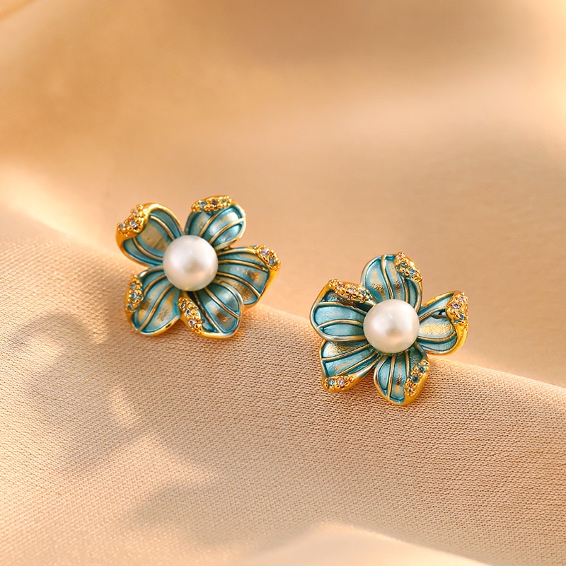 Fashionable natural freshwater pearl earrings for women, retro and exquisite, slightly inlaid with zirconium pearl flower stud earrings, versatile earrings, earrings, earrings, heavy earrings, accessories, stud earrings Application Scenario