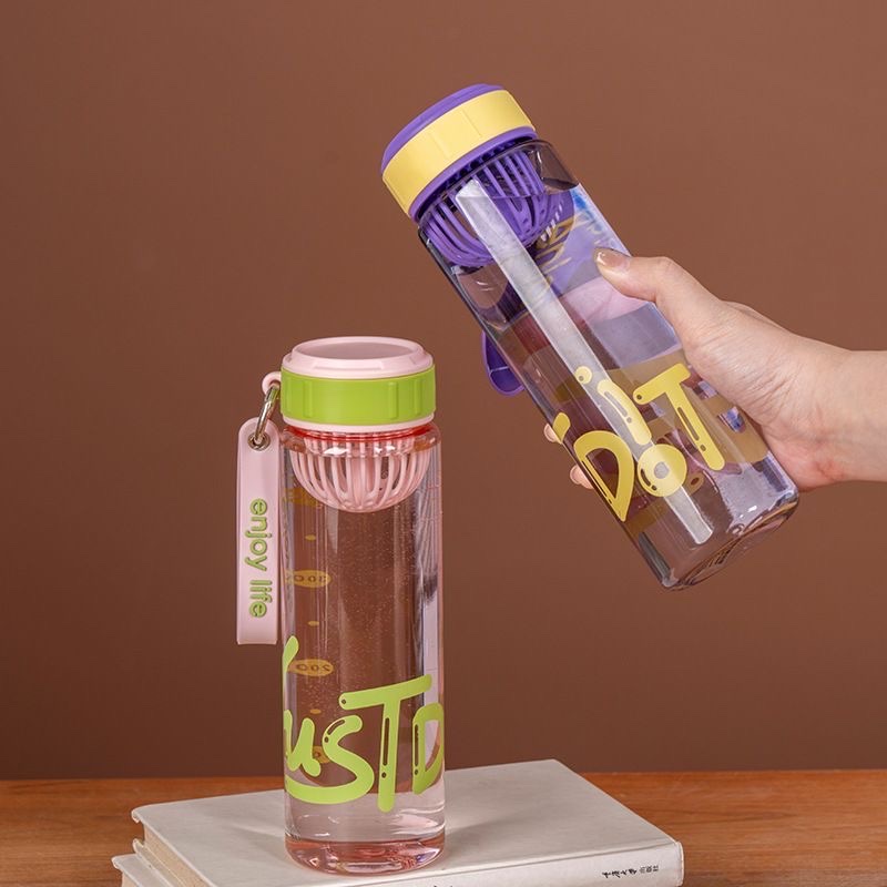 The new portable cup has a high level of appearance. It is a sports cup for students at work, shockproof, heat-resistant, hand-held and equipped with a tea strainer Application Scenario