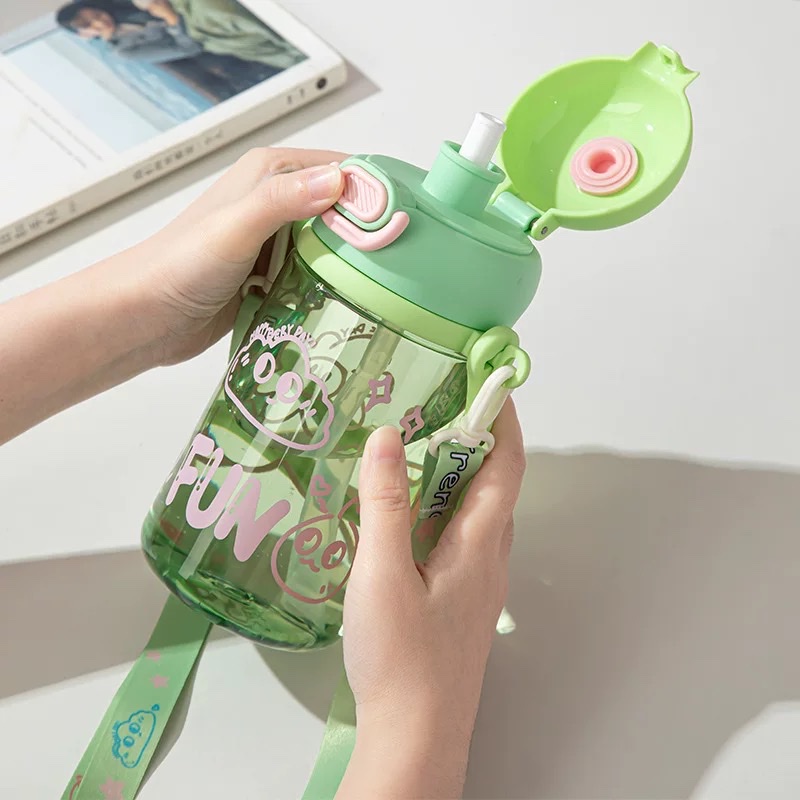 Summer large-capacity plastic water cups for children and students are cute, have a high level of appearance, are convenient to jump, have a lid with a straw, a shoulder strap, and come in a ton bucket details Picture