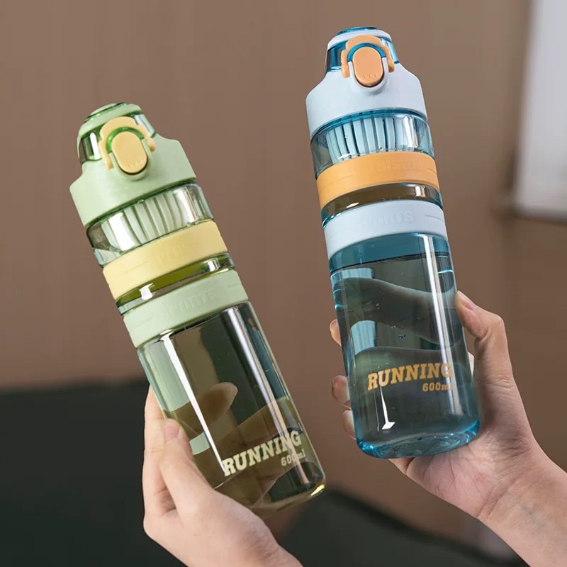 Large-capacity outdoor sports water cups with scales, simple and elastic LIDS for men and women with tea strainers, convenient for students to drink directly Application Scenario