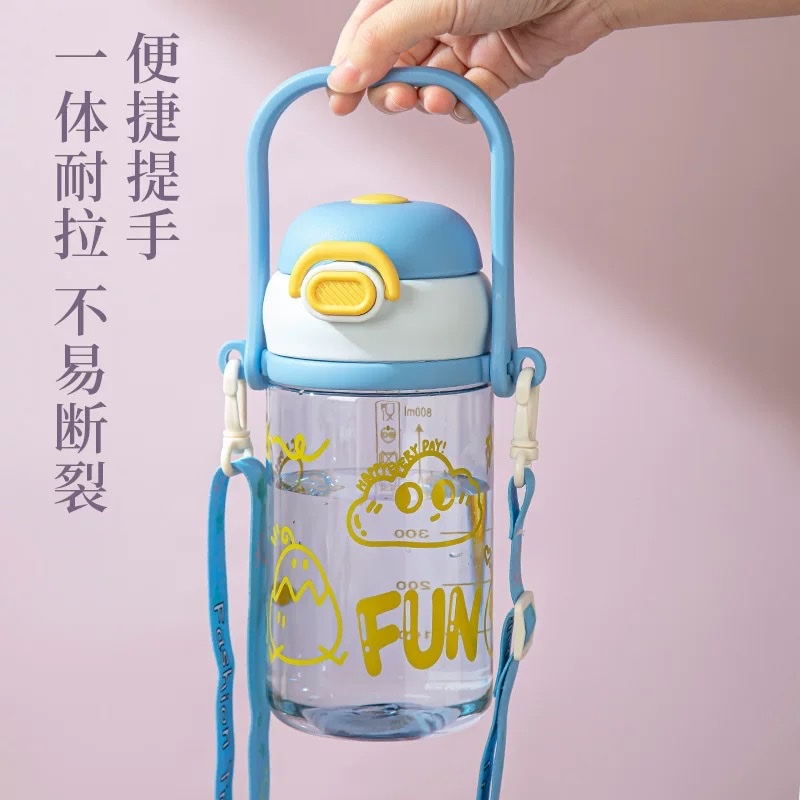 Summer large-capacity plastic water cups for children and students are cute, have a high level of appearance, are convenient to jump, have a lid with a straw, a shoulder strap, and come in a ton bucket Specification drawing