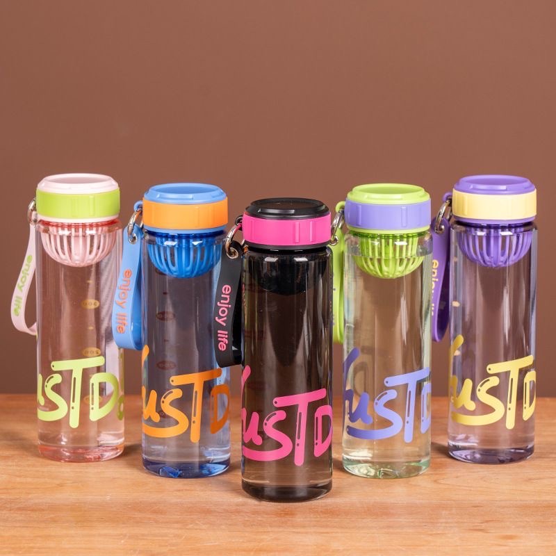The new portable cup has a high level of appearance. It is a sports cup for students at work, shockproof, heat-resistant, hand-held and equipped with a tea strainer full figure