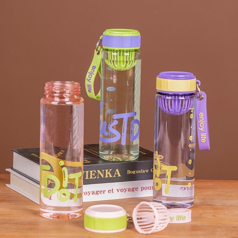 The new portable cup has a high level of appearance. It is a sports cup for students at work, shockproof, heat-resistant, hand-held and equipped with a tea strainer details Picture