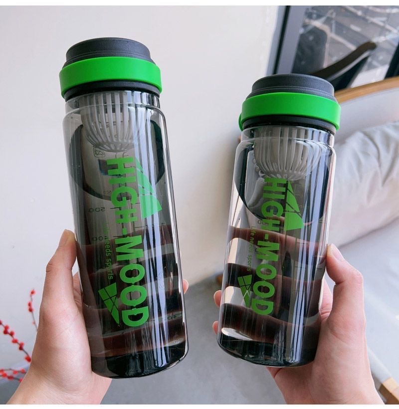 Summer sports plastic water cups are portable and durable. Student fitness water cups have large capacity, various styles and come with tea strainers full figure