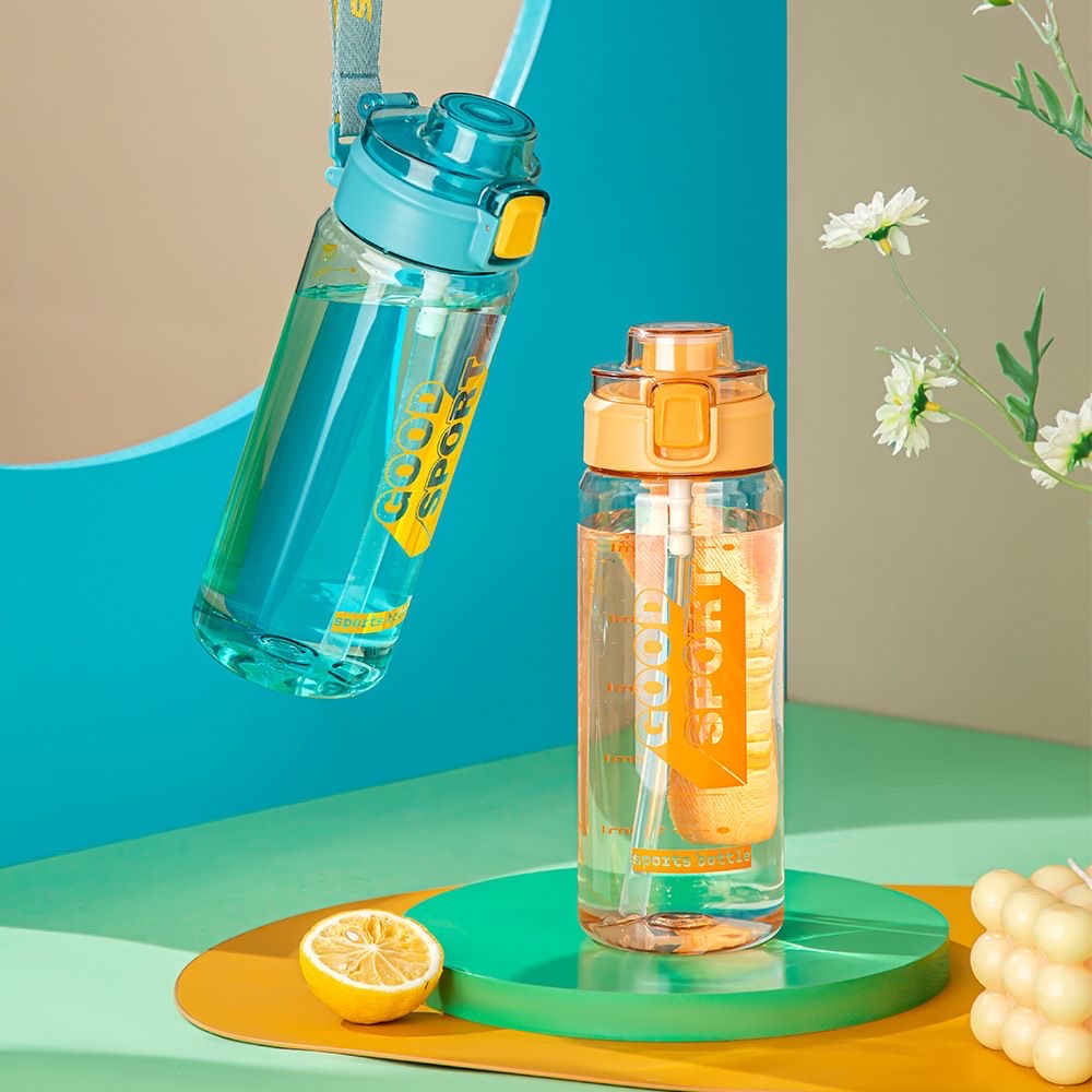 Yiyun Summer sports plastic water cup is durable and portable. It is a student fitness drinking cup with a high appearance level. The plastic water bottle and straw are heat-resistant details Picture