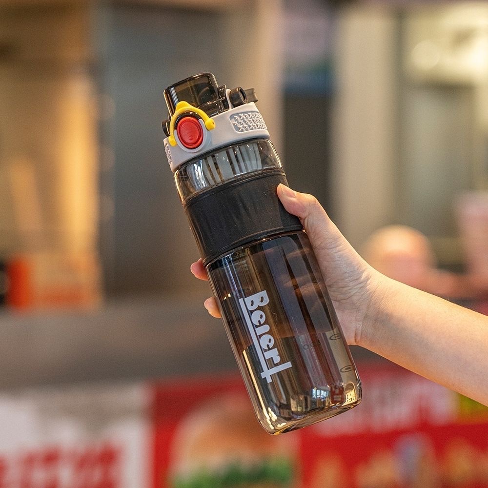 Large-capacity outdoor plastic high-temperature resistant sports cups for men and women, simple yet highly attractive, portable student cups, 820ml - 700ml Specification drawing