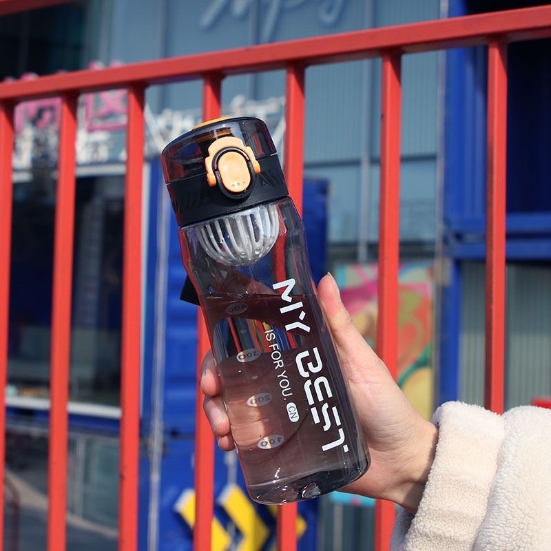New men's and women's sports plastic water cups with tea stranding, lifting rope and graduated space cups Application Scenario
