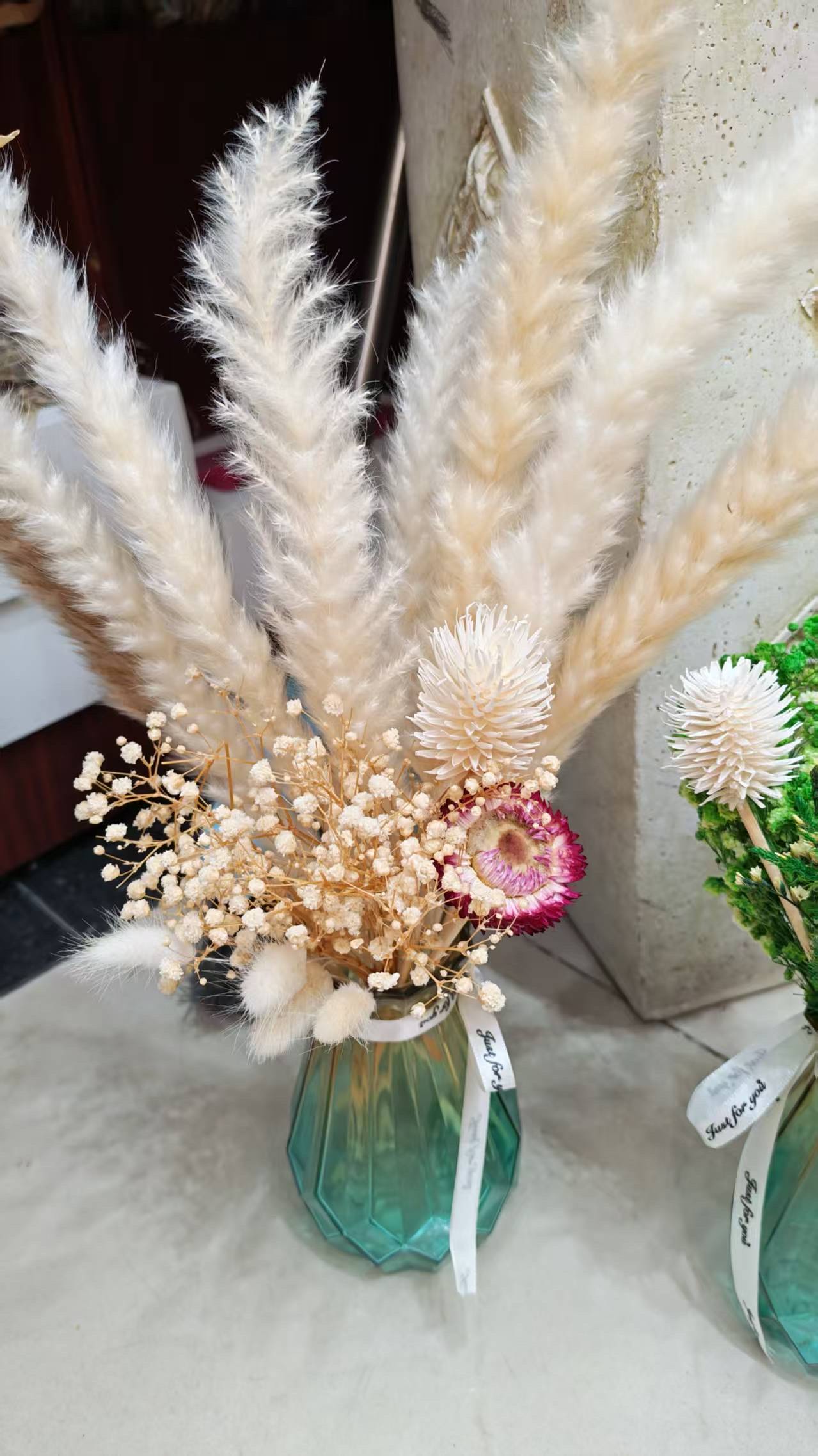 A variety of dried flower accessories, dried flower bookmarks, nail art pieces, dried flower embossed decorations, and creative handcrafted materials are available for selection detail image 1