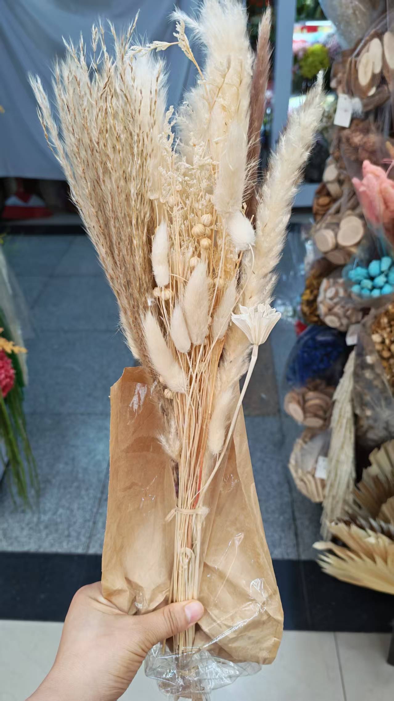 A variety of dried flower accessories, dried flower bookmarks, nail art pieces, dried flower embossed decorations, and creative handcrafted materials are available for selection details Picture