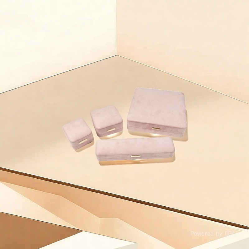 New velvet fabric and metal decoration jewelry storage box, jewelry store gold store decoration box, Valentine's Day and Mother's Day ring box, pendant box, bracelet box, bracelet box, jewelry packaging box, jewelry packaging box, jewelry box, women's European-style jewelry box Application Scenario