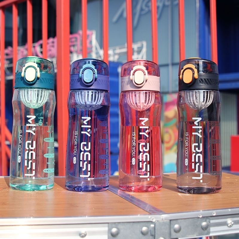 New men's and women's sports plastic water cups with tea stranding, lifting rope and graduated space cups full figure