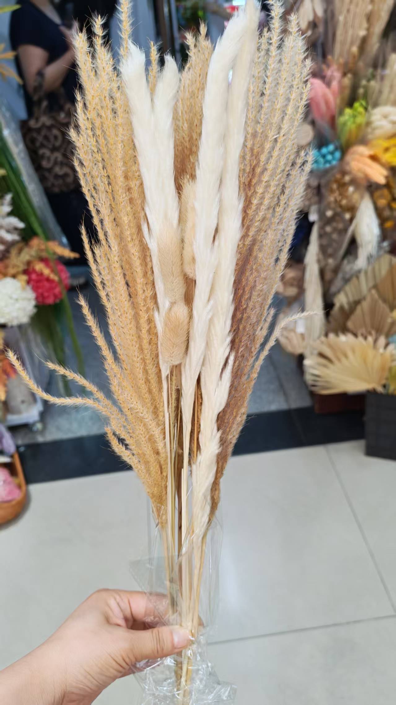 A variety of dried flower accessories, dried flower bookmarks, nail art pieces, dried flower embossed decorations, and creative handcrafted materials are available for selection Specification image