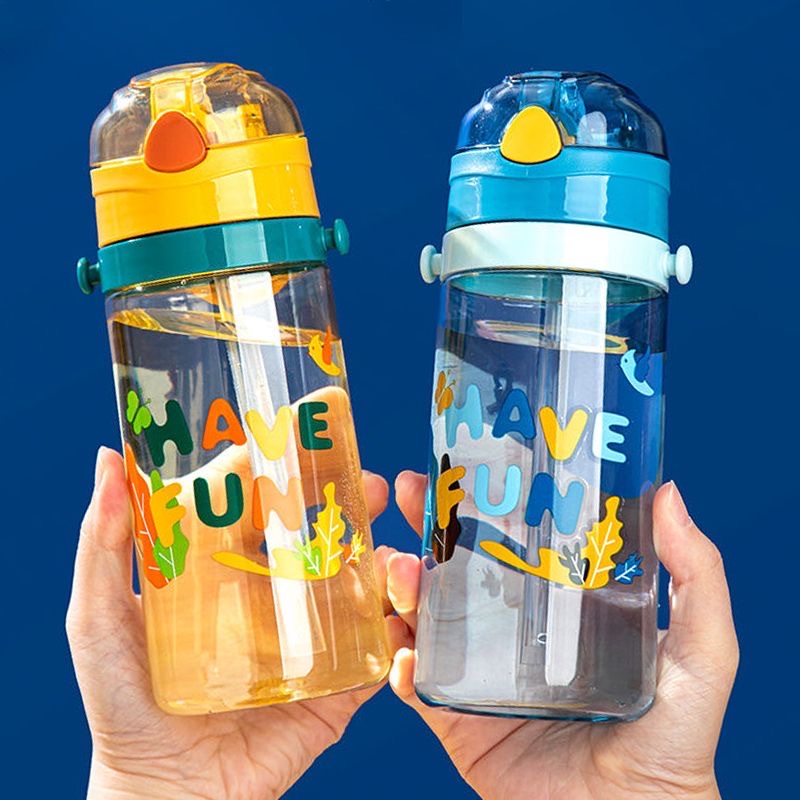 Children's cartoon, cute, large-capacity, high appearance level, straws for male and female students, convenient plastic cups, sports water cups Application Scenario