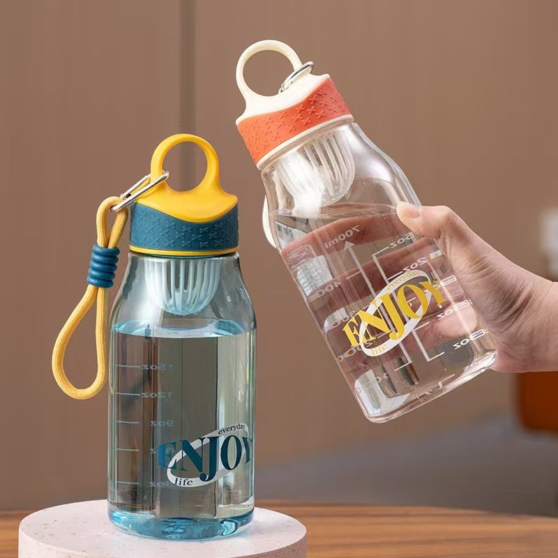 Plastic portable large-capacity sports water cup, student tea strainer, durable, food-grade water cup Application Scenario
