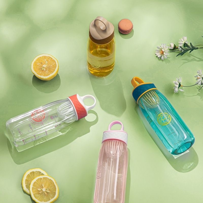 High-appearance-level portable student plastic water cup, large-capacity, shock-resistant with filter screen, graduated anti-drop travel cup Specification drawing