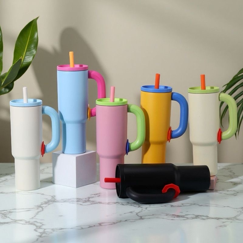 2025 New model with high appearance level, 40oz handle, 304 stainless steel ice cup, large capacity car straw, insulated water cup full figure