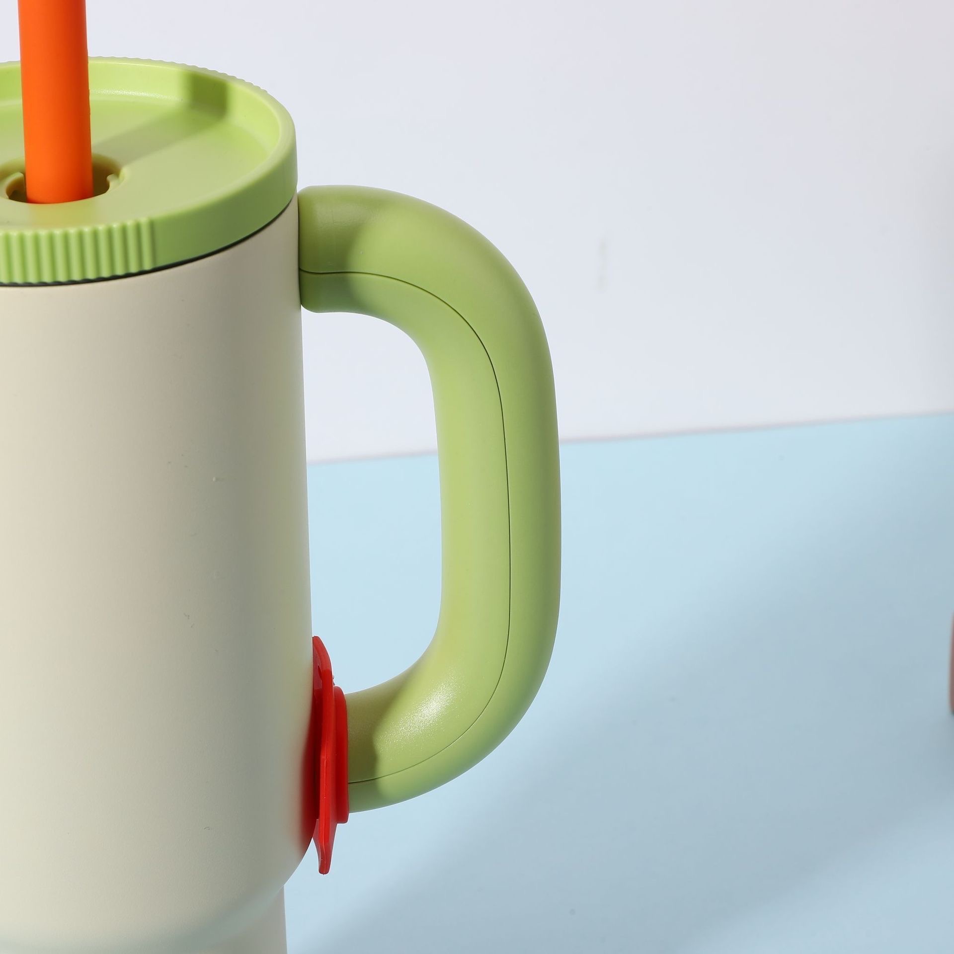 2025 New model with high appearance level, 40oz handle, 304 stainless steel ice cup, large capacity car straw, insulated water cup Application Scenario
