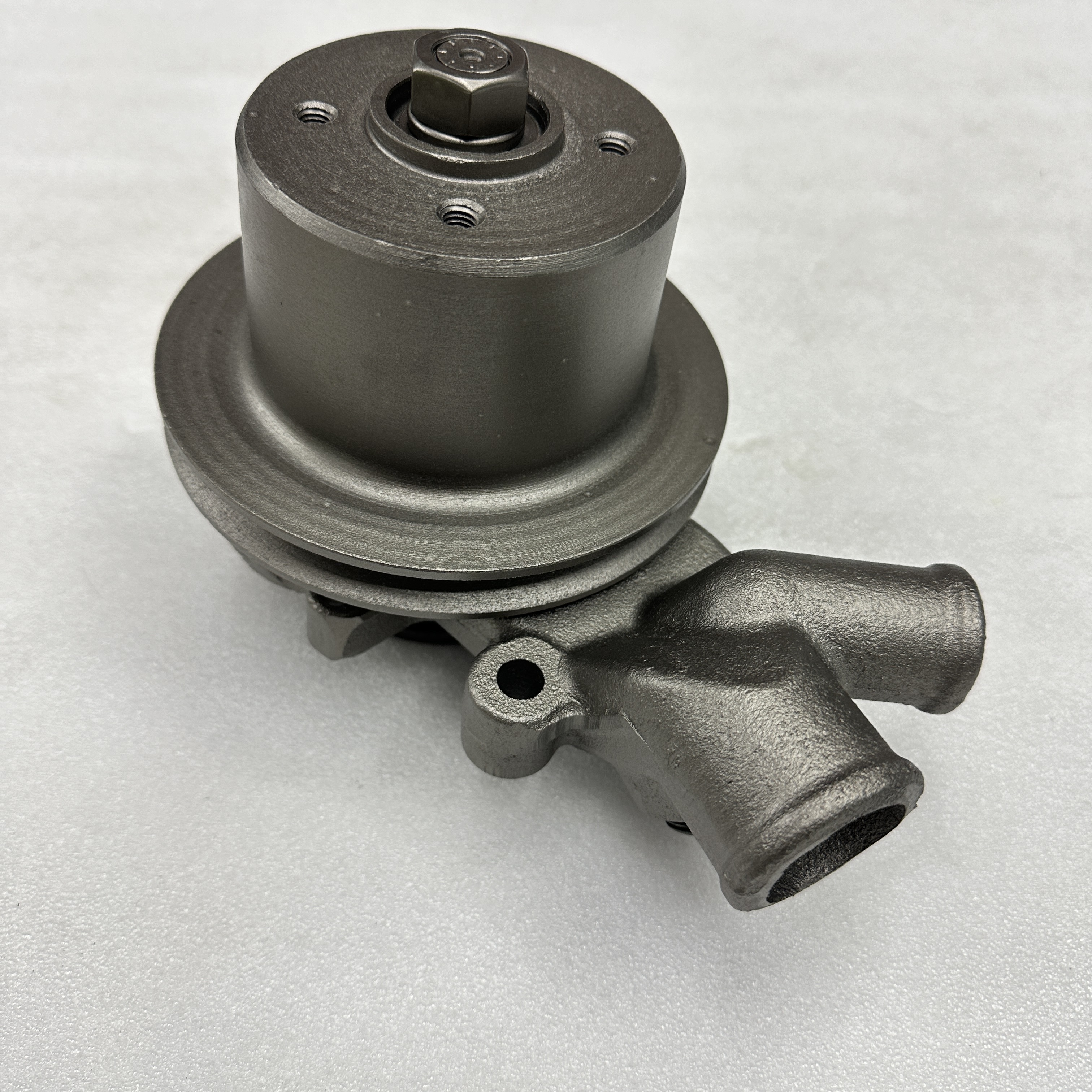 Tractor parts are suitable for the cooling system water pump of MF tractor 3637468M91