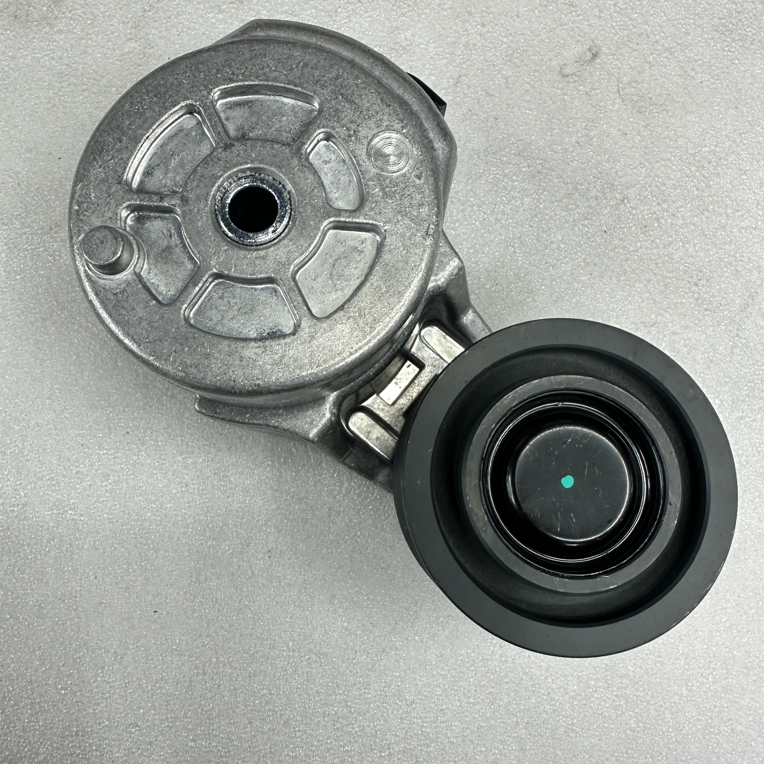 Engineering vehicle parts are suitable for HYUNDAI 320 engine tensioner wheels Specification image