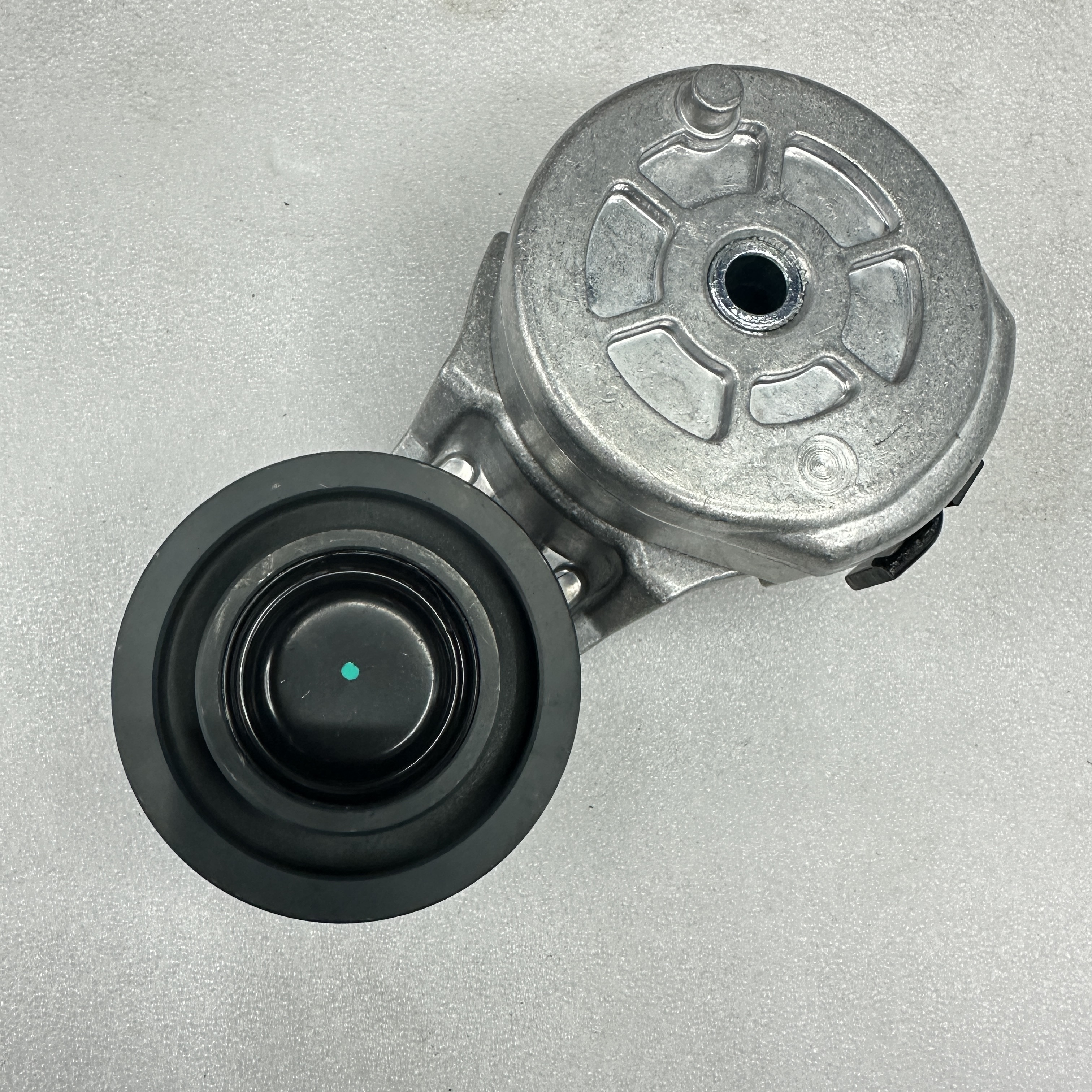 Engineering vehicle parts are suitable for HYUNDAI 320 engine tensioner wheels Application Scenario