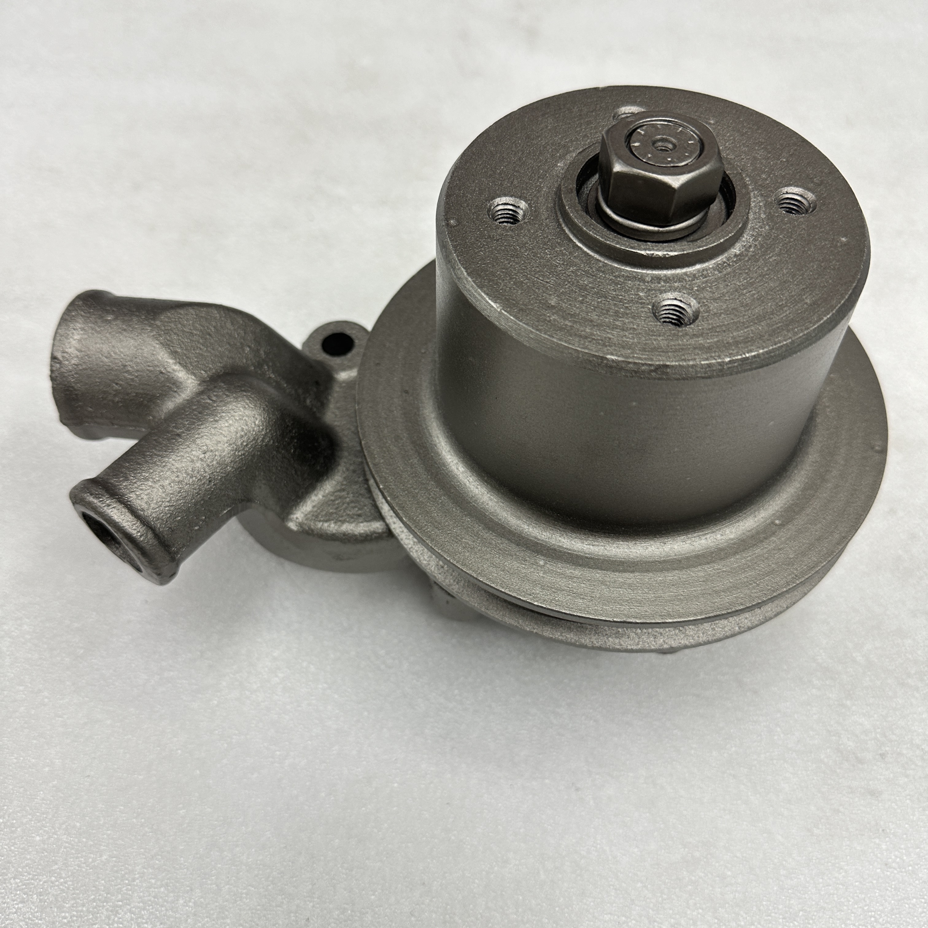 Tractor parts are suitable for the cooling system water pump of MF tractor 3637468M91 Specification image