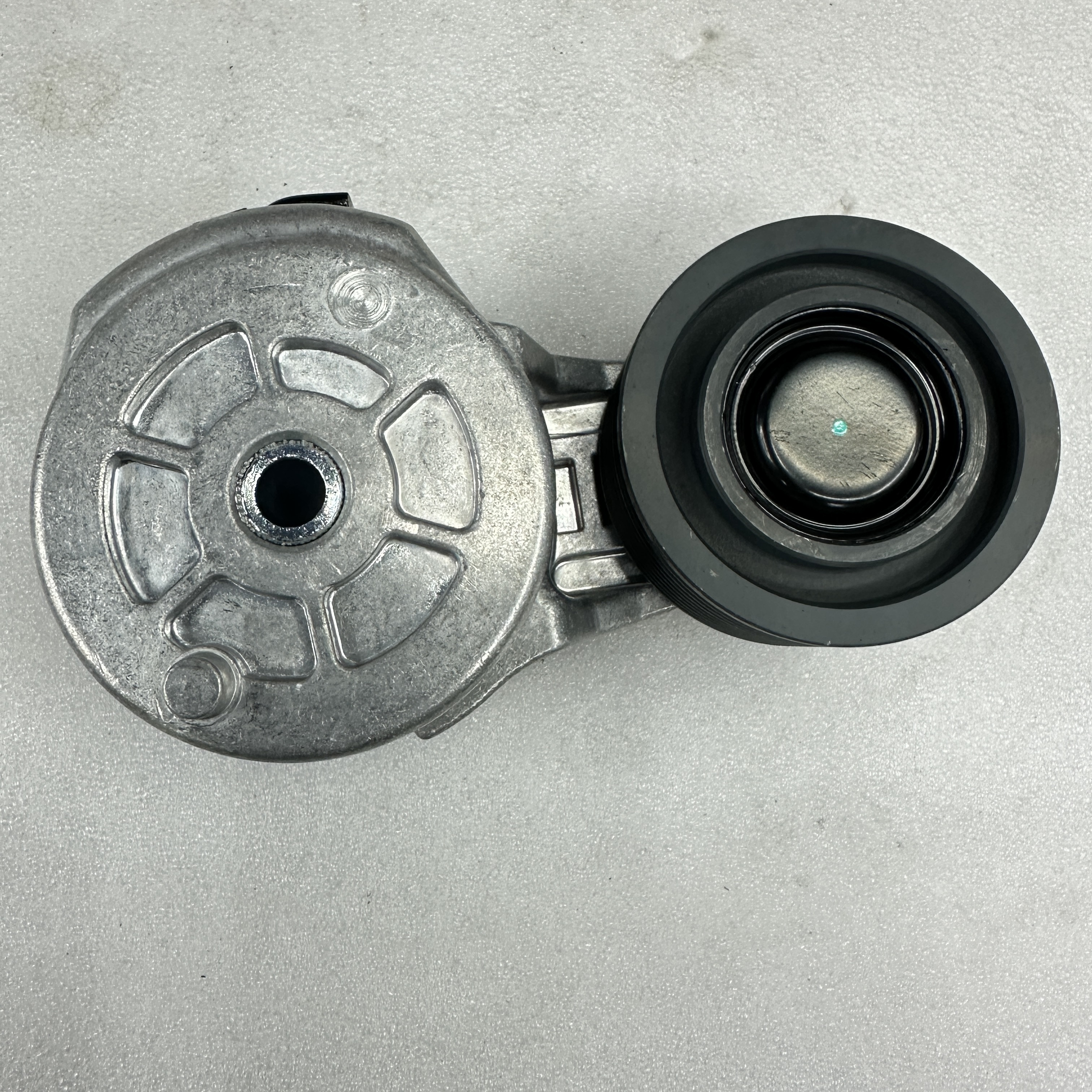 Engineering vehicle parts are suitable for HYUNDAI 320 engine tensioner wheels details Picture