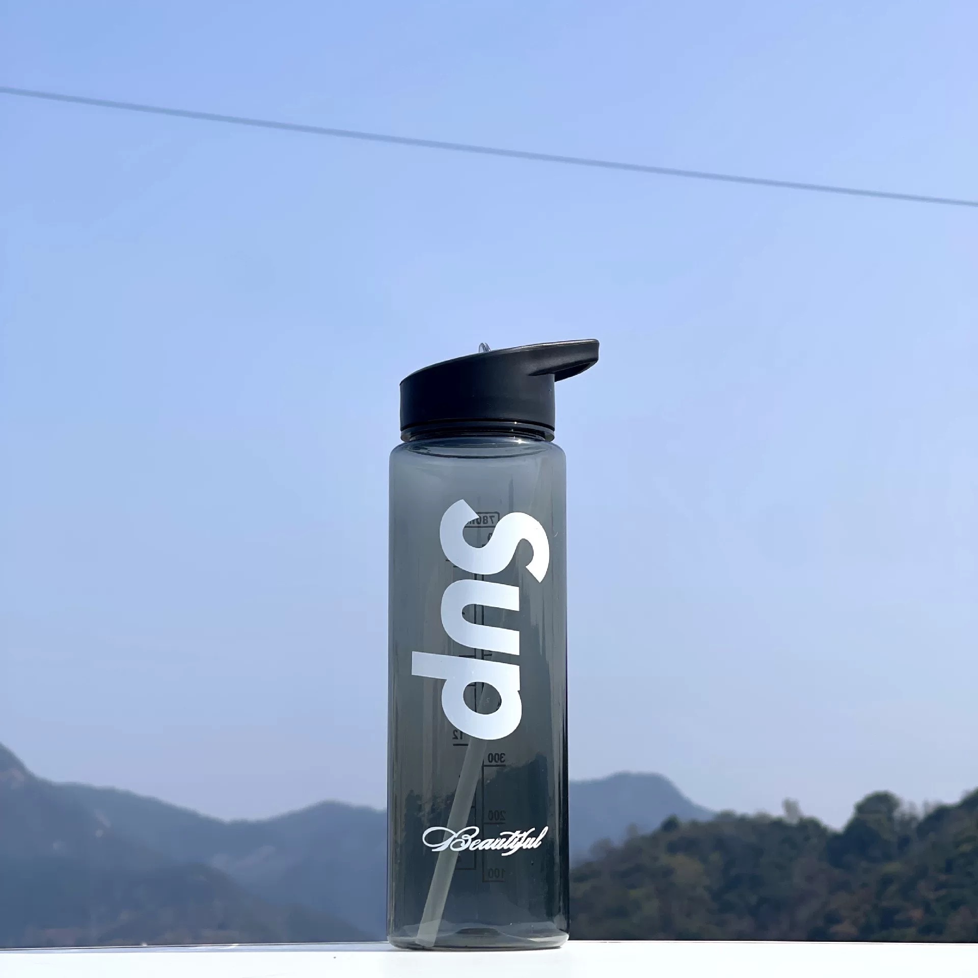 Outdoor fitness sports plastic cup, large-capacity, graduated, portable and simple space cup, LOGO printable, water bottle customization Application Scenario