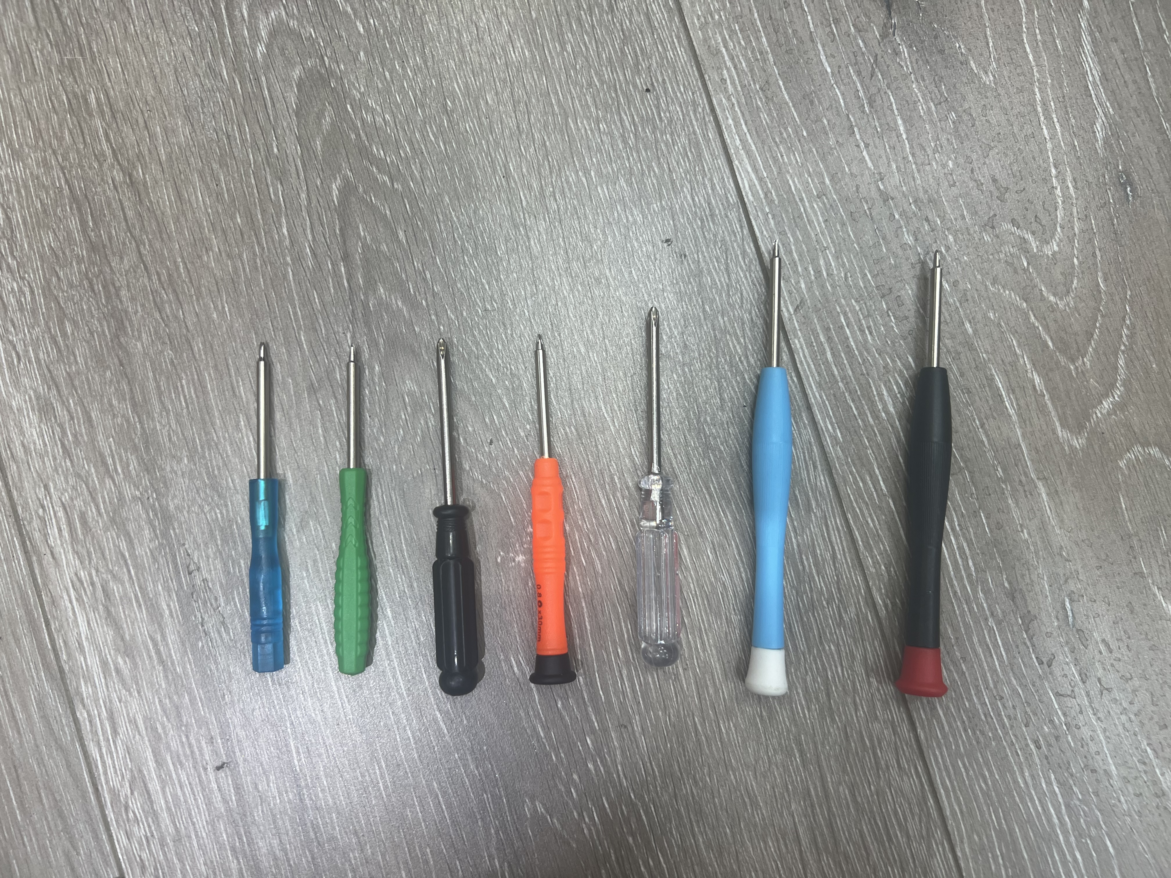 小型多功能螺丝刀