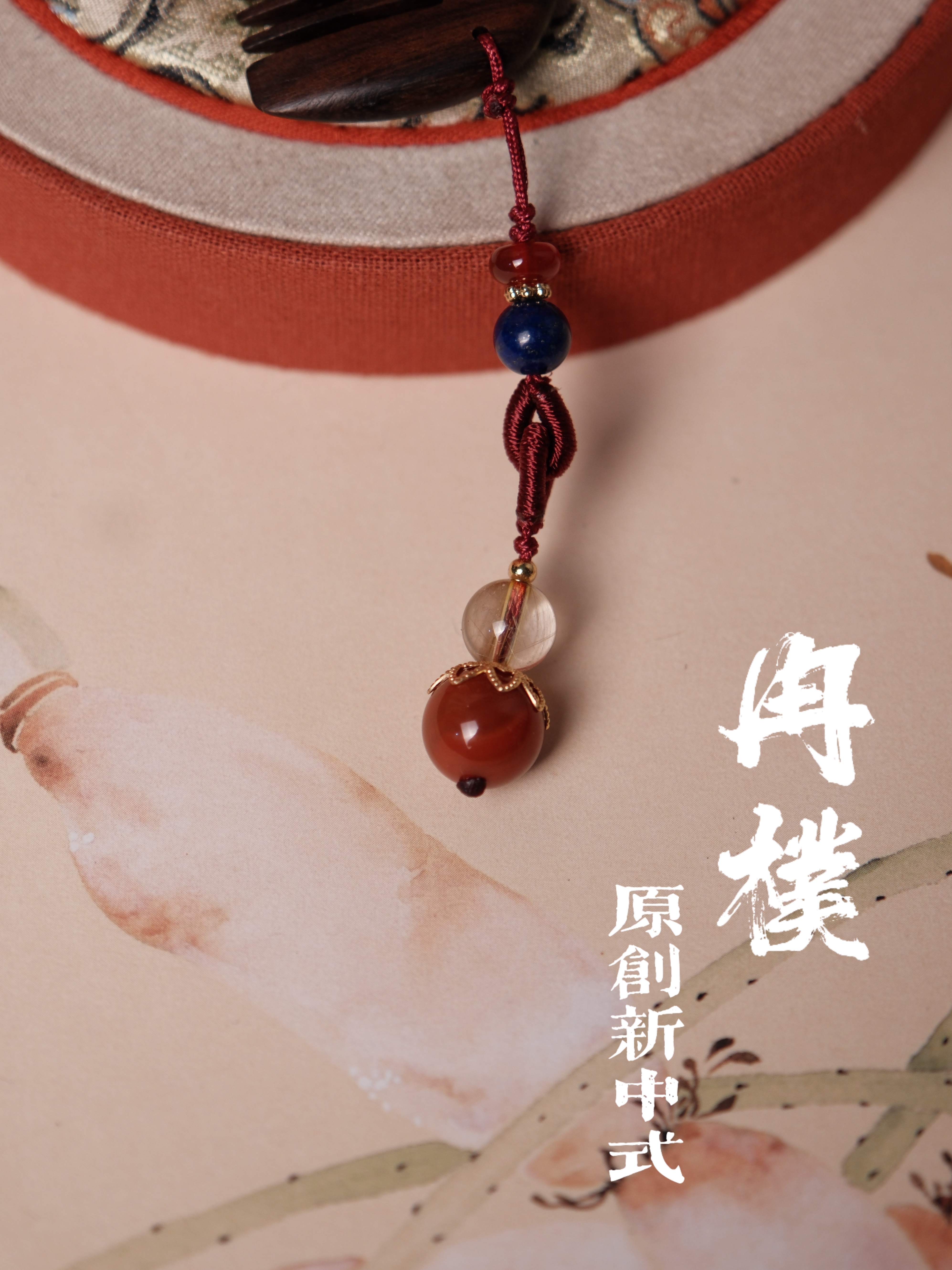 Chinese-style ebony comb, red agate and golden hair crystal hand-woven rope knot small comb, exquisite and portable accessory pendant details Picture